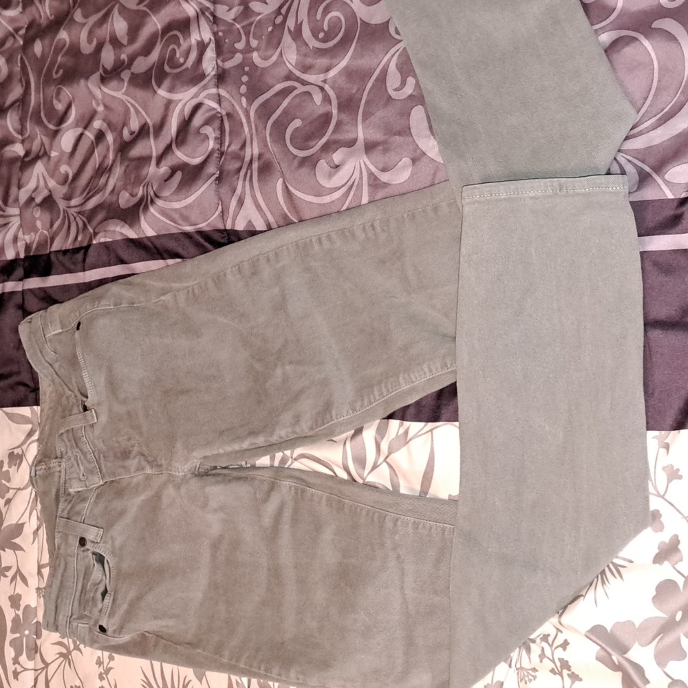 Paige size 27 gray jeans. Skyline ankle peg
